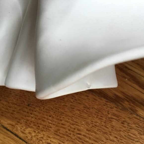 Alicja Ceramics White Bonnet Ruffled Organic Asymmetrical Handkerchief Bowl - Picture 16 of 16